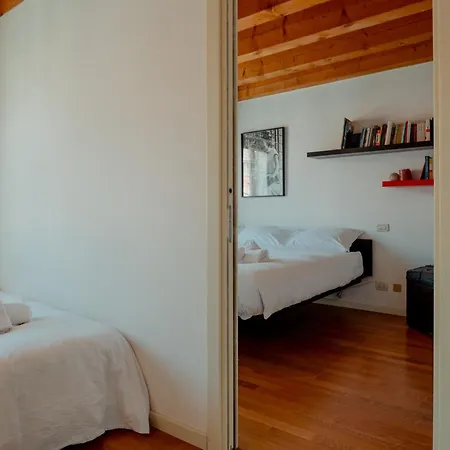 Finestre Su Cavana Historical Center Triëst