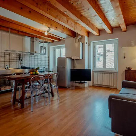 Finestre Su Cavana Historical Center Appartement