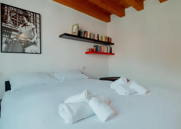 Appartamento Finestre Su Cavana Historical Center Trieste