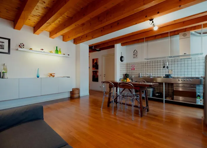 Finestre Su Cavana Historical Center Trieste