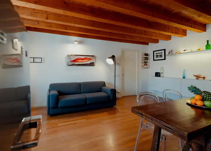 Appartamento Finestre Su Cavana Historical Center