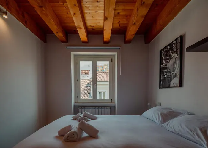 Daire Finestre Su Cavana Historical Center